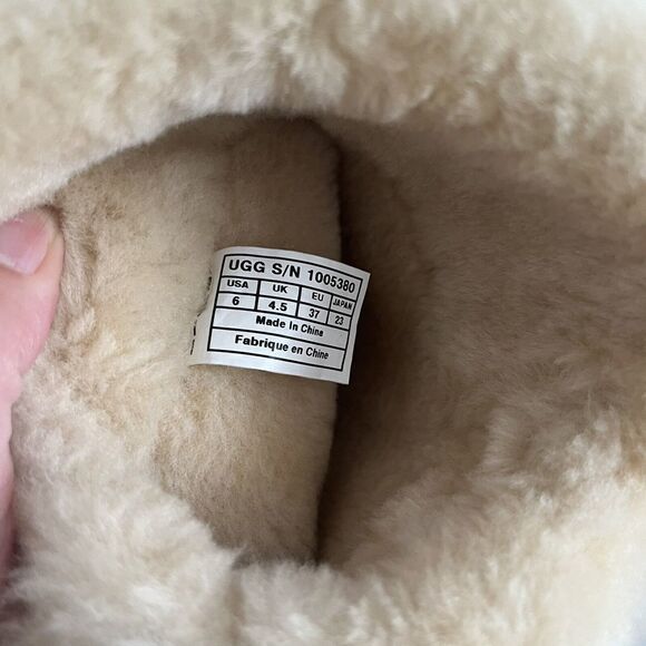 UGG Becket waterproof fur Boots size 6 Fur lined Shearling Boots leather - Picture 10 of 15